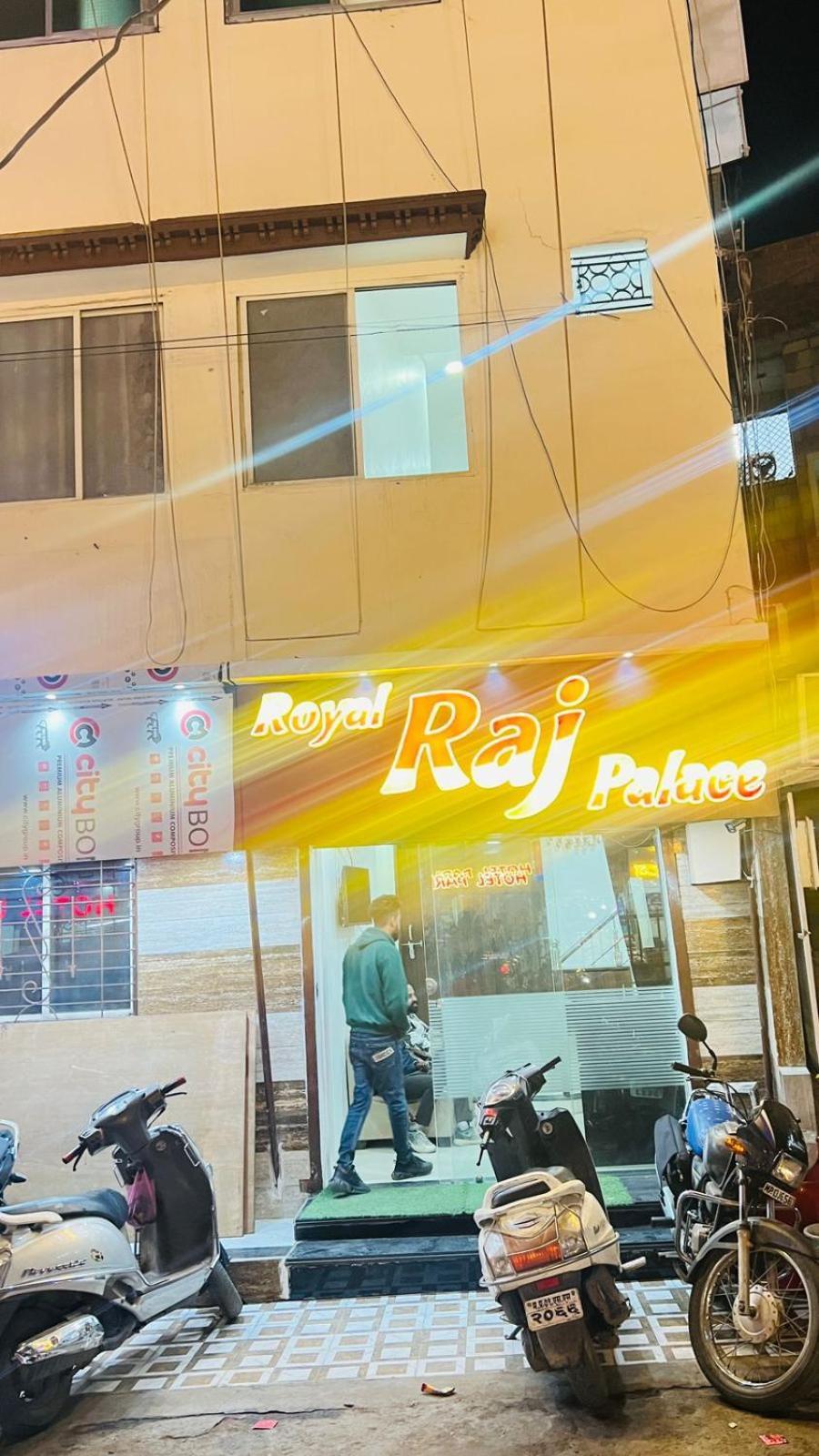 Royal Raj Palace Ujjain Exteriör bild