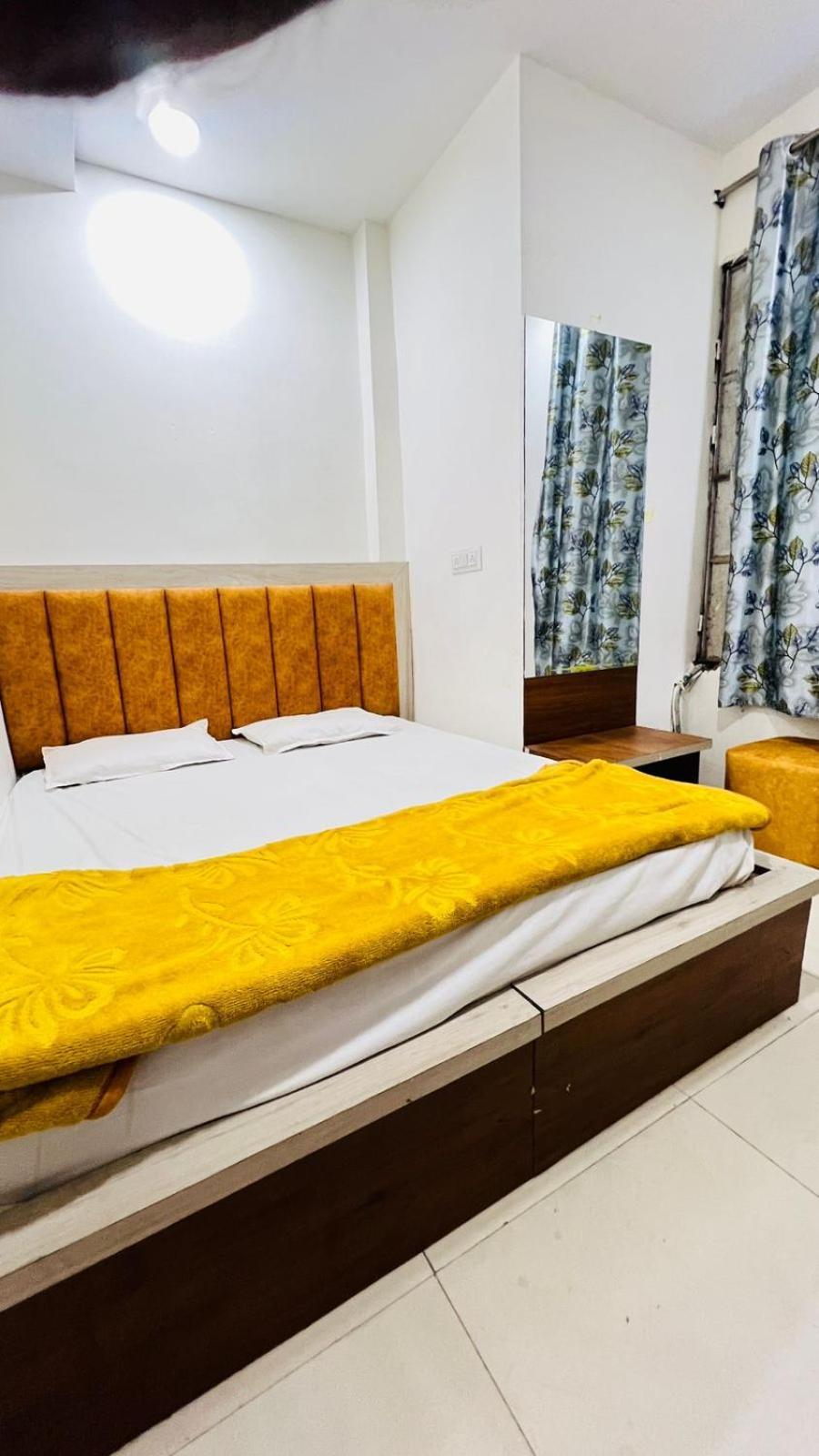 Royal Raj Palace Ujjain Exteriör bild